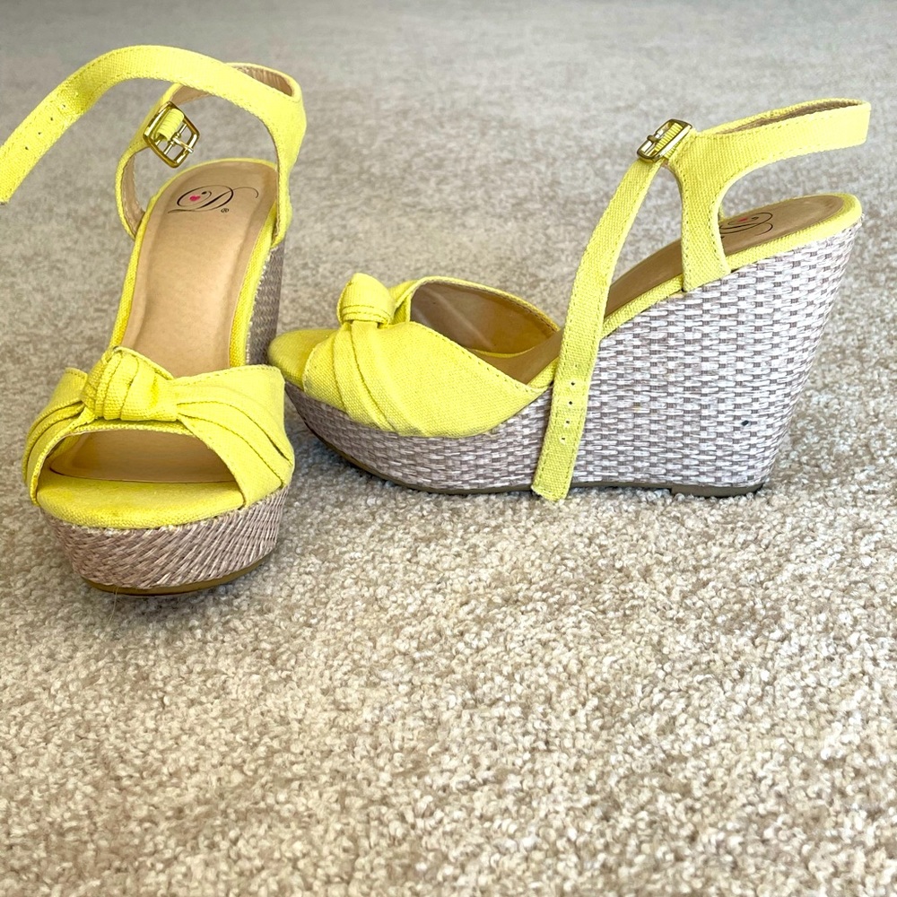 Yellow wedges